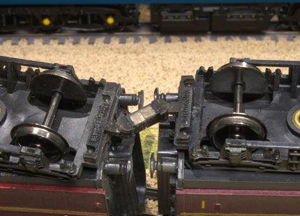 Hunt Magnetic Couplings ELITE - Pivoting Intermediate Couplings for Hornby/Triang Riveted Sockets - OO Gauge