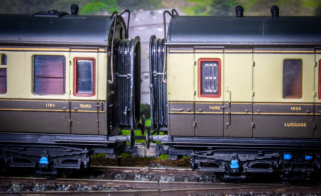 Hunt Magnetic Couplings ELITE - Extra Close Screw Type Couplings - OO Gauge