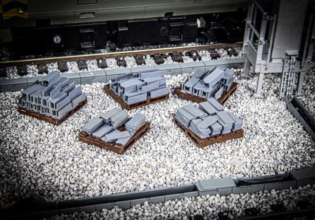 Detailed Pallets With Concrete Cable Trough Trunking - OO Gauge (Pack Of 6)