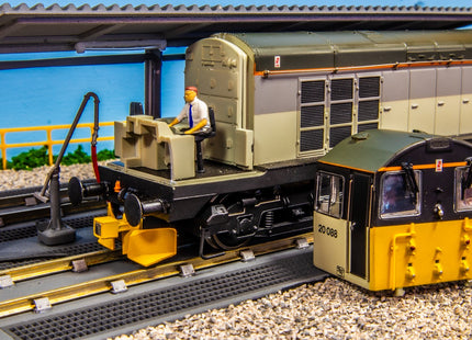 Locomotive Driver To Fit Class 20/31/37/44/45/46/47/50/60/67/91 Driver - Hand Painted (OO Gauge)