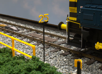 BR Speed Restriction Signs (Low Speed - 5 to 30 mile/h) - OO Gauge (Pack of 8)