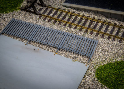 Palisade Fencing - Straight Section Pack of 8 (total 88cm) - OO Gauge