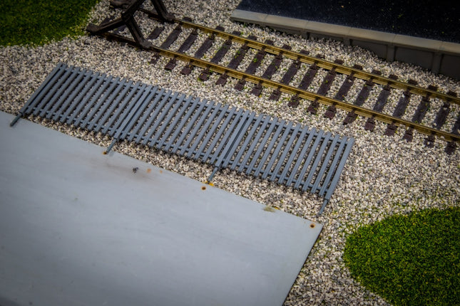 Palisade Fencing - Straight Section Pack of 8 (total 88cm) - OO Gauge