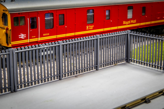 Palisade Fencing - Straight Section Pack of 8 (total 88cm) - OO Gauge