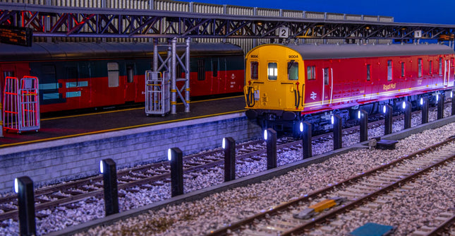Trackside Walkway Light Kit - OO Gauge - (30cm with 10 lights)