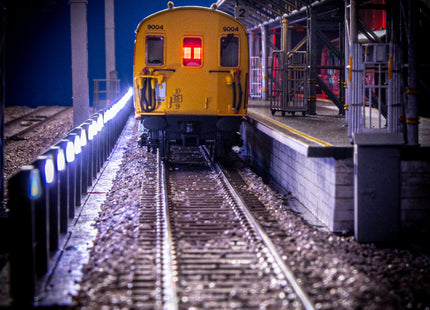 Trackside Walkway Light Kit - OO Gauge - (30cm with 10 lights)