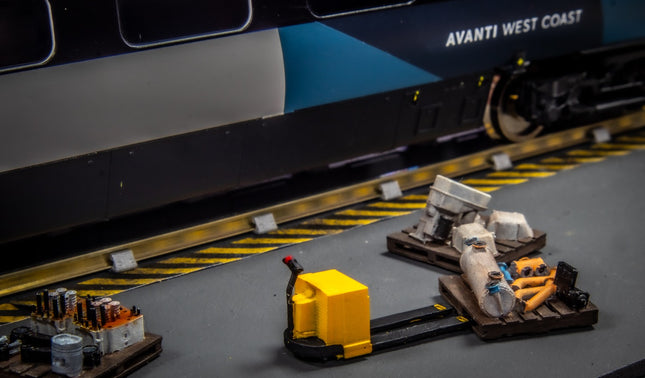 Electric Type Pallet Trucks - OO Gauge (Pack of 2)