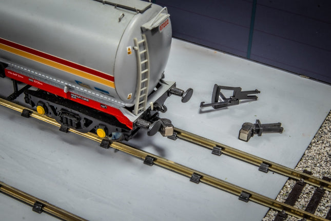 Hunt Magnetic Couplings ELITE - Pivoting Close NEM Couplings - OO Gauge