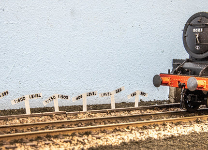 Lineside Gradient Sign Posts - O Gauge (Pack of 8)