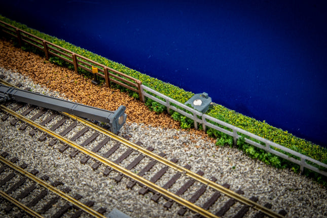 E9-1 - N Gauge OHLE SERIES 1 - Single Insulated Cantilever - Pack of 3 Masts