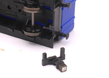 Hunt Magnetic Couplings ELITE - Pivoting Close Couplings for Hornby 2 Axle Wagons with Moulded Couplings - OO Gauge (MC3)