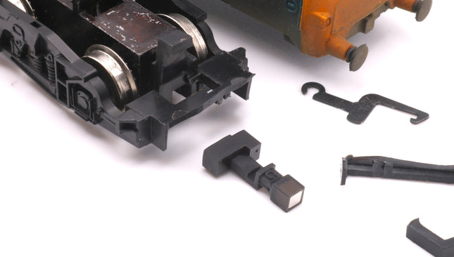 Hunt Magnetic Couplings ELITE - Close Couplings for ONE Hornby Class 37/47 Loco with Moulded Couplings - OO Gauge (MC5)