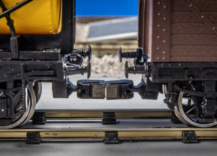 Hunt Magnetic Couplings ELITE - Pivoting Close Couplings for Hornby SWB 2 Axle Wagons with Moulded Couplings - OO Gauge (MC4)