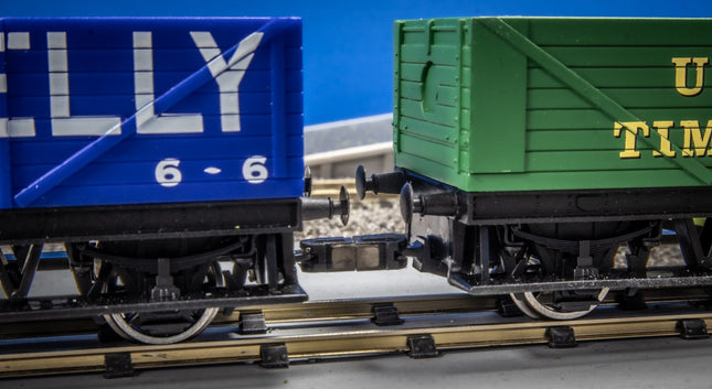 Hunt Magnetic Couplings ELITE - Pivoting Close Couplings for Hornby 2 Axle Wagons with Moulded Couplings - OO Gauge (MC3)