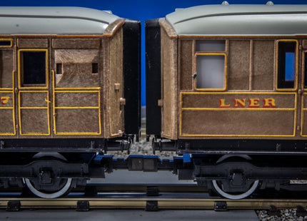 Hunt Magnetic Couplings ELITE - Close Couplings for Hornby Coaches with Moulded Couplings - OO Gauge (MC1)