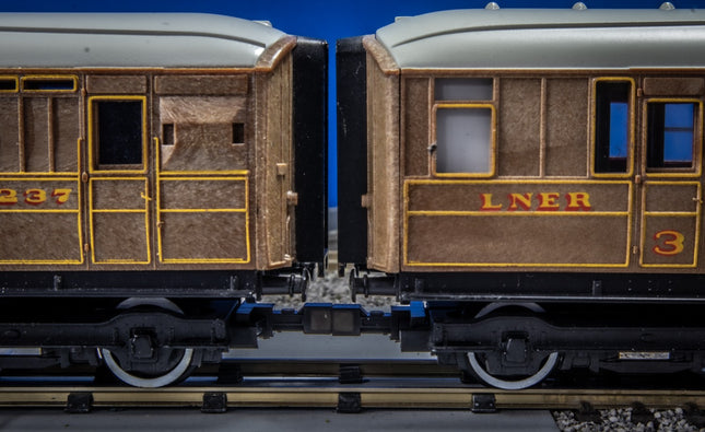 Hunt Magnetic Couplings ELITE - Close Couplings for Hornby Coaches with Moulded Couplings - OO Gauge (MC1)