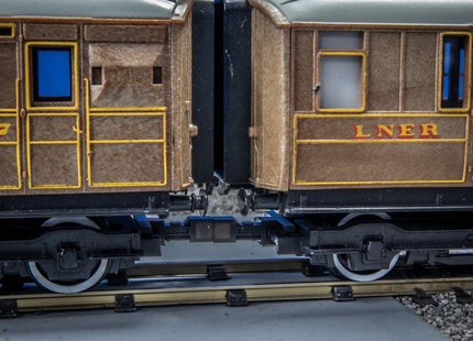 Hunt Magnetic Couplings ELITE - Close Couplings for Hornby Coaches with Moulded Couplings - OO Gauge (MC1)