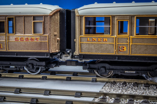 Hunt Magnetic Couplings ELITE - Intermediate Couplings for Hornby Coaches with Moulded Couplings - OO Gauge (MC2)