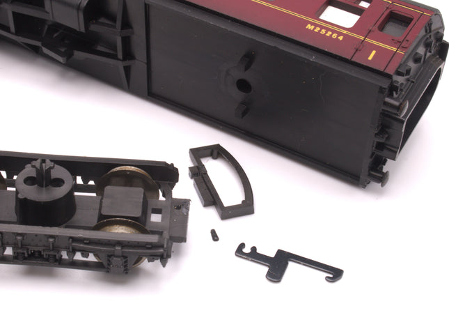 Hunt Magnetic Couplings ELITE - Close Couplings for Lima Coaches with Moulded Couplings - OO Gauge (MC9)
