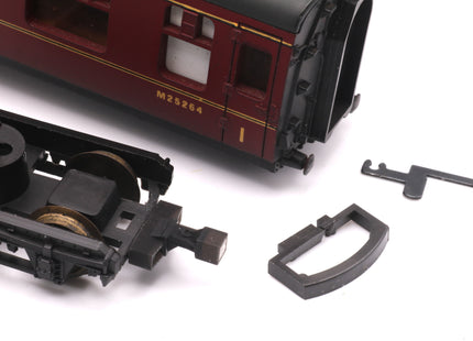 Hunt Magnetic Couplings ELITE - Close Couplings for Lima Coaches with Moulded Couplings - OO Gauge (MC9)