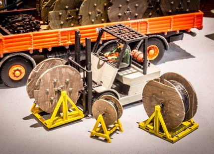 Cable Drums on Stands - OO Gauge (Pack of 3)