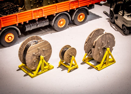 Cable Drums on Stands - OO Gauge (Pack of 3)