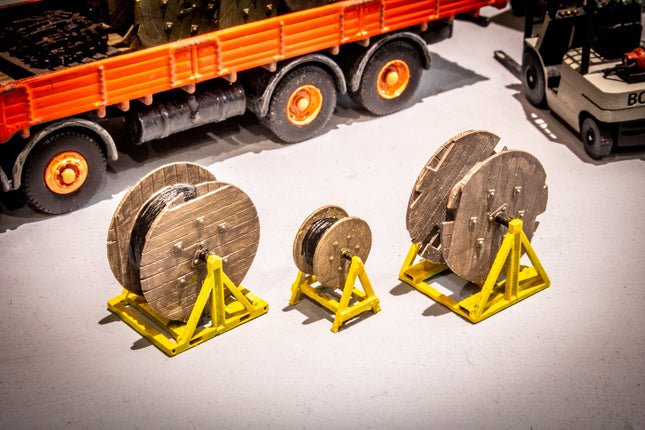 Cable Drums on Stands - OO Gauge (Pack of 3)