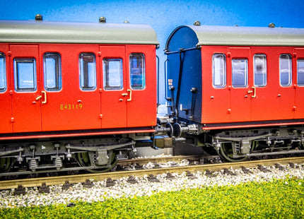 Hunt Magnetic Couplings ELITE - Close NEM Couplings for Accurascale 57' Suburban Coaches - OO Gauge