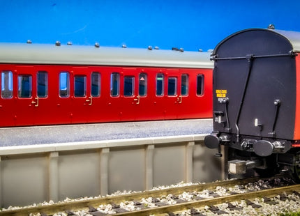 Hunt Magnetic Couplings ELITE - Close NEM Couplings for Accurascale 57' Suburban Coaches - OO Gauge