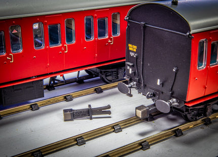 Hunt Magnetic Couplings ELITE - Close NEM Couplings for Accurascale 57' Suburban Coaches - OO Gauge