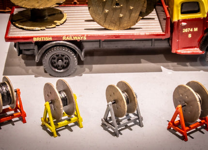 Small Cable Drums on Stands - OO Gauge (Pack of 4)