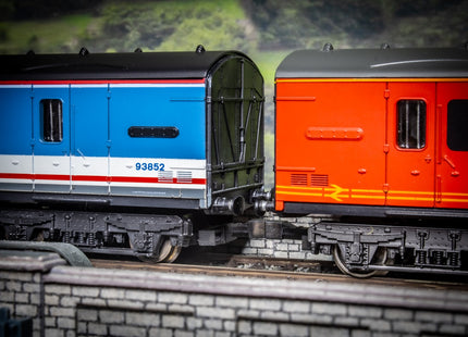 Hunt Magnetic Couplings ELITE - Intermediate Couplings for Lima Coaches with Moulded Couplings - OO Gauge (MC10)