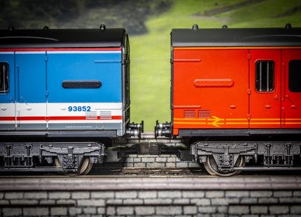 Hunt Magnetic Couplings ELITE - Intermediate Couplings for Lima Coaches with Moulded Couplings - OO Gauge (MC10)