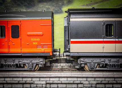 Hunt Magnetic Couplings ELITE - Close Couplings for Lima Coaches with Moulded Couplings - OO Gauge (MC9)