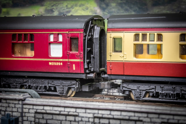 Hunt Magnetic Couplings ELITE - Close Couplings for Lima Coaches with Moulded Couplings - OO Gauge (MC9)