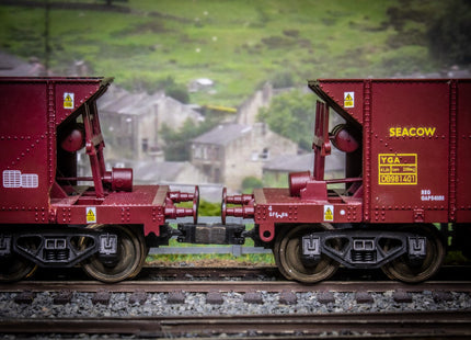 Hunt Magnetic Couplings ELITE - Pivoting Intermediate Couplings for Lima Seacow Wagons with Moulded Couplings - OO Gauge (MC8)