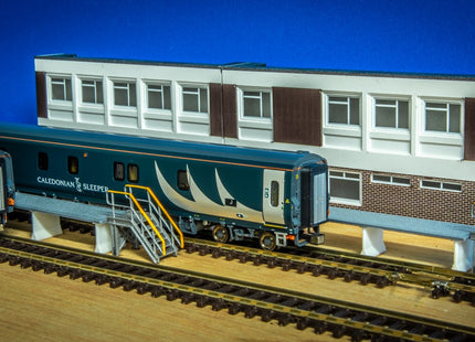 Slateford Carriage Siding Maintenance Platform Kit (66cm) Including Steps - N Gauge