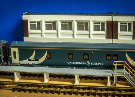 Slateford Carriage Siding Maintenance Platform Kit (66cm) Including Steps - N Gauge