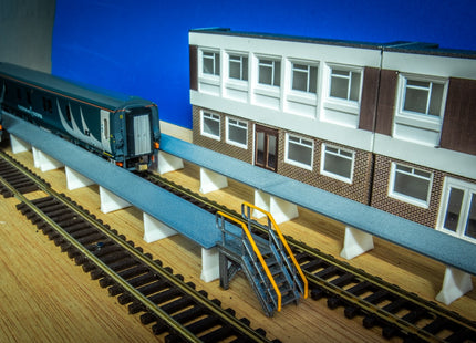 Slateford Carriage Siding Maintenance Platform Kit (66cm) Including Steps - N Gauge