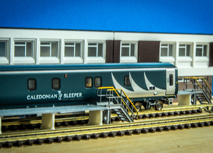 Slateford Carriage Siding Maintenance Platform Kit (66cm) Including Steps - N Gauge