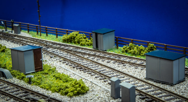 Small Concrete Lineside Huts - TT:120 Scale (Pack of 3)