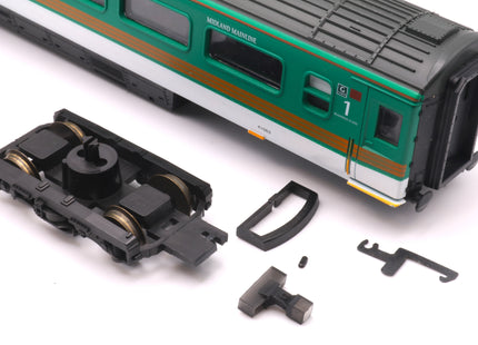 Hunt Magnetic Couplings ELITE - Intermediate Couplings for Lima Mk3 Coaches with Moulded Couplings - OO Gauge (MC10b)