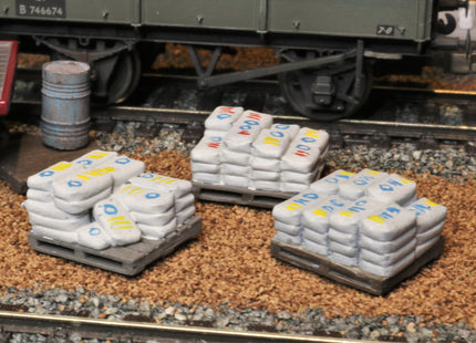 Detailed Pallets with Cement Bags - HO Scale (1:87) - Pack of 6