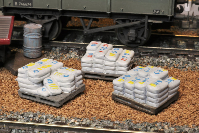 Detailed Pallets with Cement Bags - HO Scale (1:87) - Pack of 6