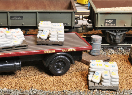 Detailed Pallets with Cement Bags - HO Scale (1:87) - Pack of 6