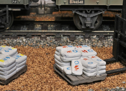 Detailed Pallets with Cement Bags - HO Scale (1:87) - Pack of 6