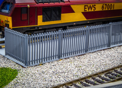 Palisade Fencing - Straight Section Pack of 8 (total 77cm) - HO Scale (1:87)