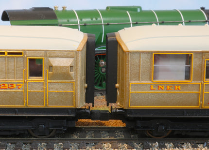 Hunt Magnetic Couplings ELITE - MC7 - Standard Couplings for Hornby Coaches with Moulded Couplings - OO Gauge