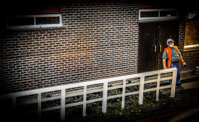White Wooden Lineside Fencing OO Gauge (Pack of 3 sections)
