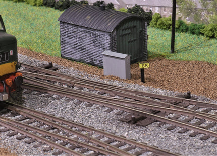 Lineside Point Heater Cabinets & Gas Bottles - OO Gauge (Pack of 4)
